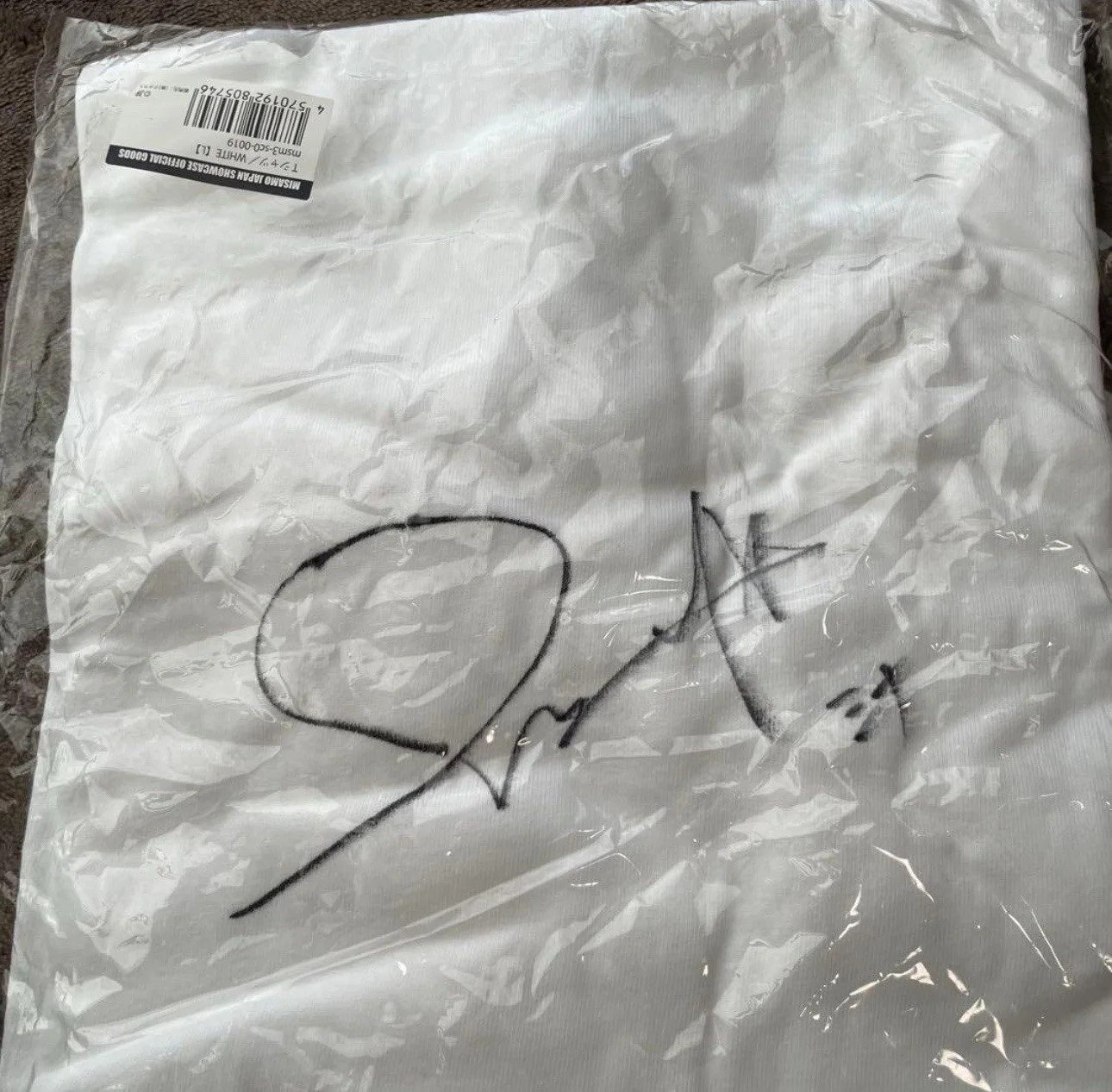 MISAMOJAPANSHOWCASE Mina's autographed T-shirt, image 3