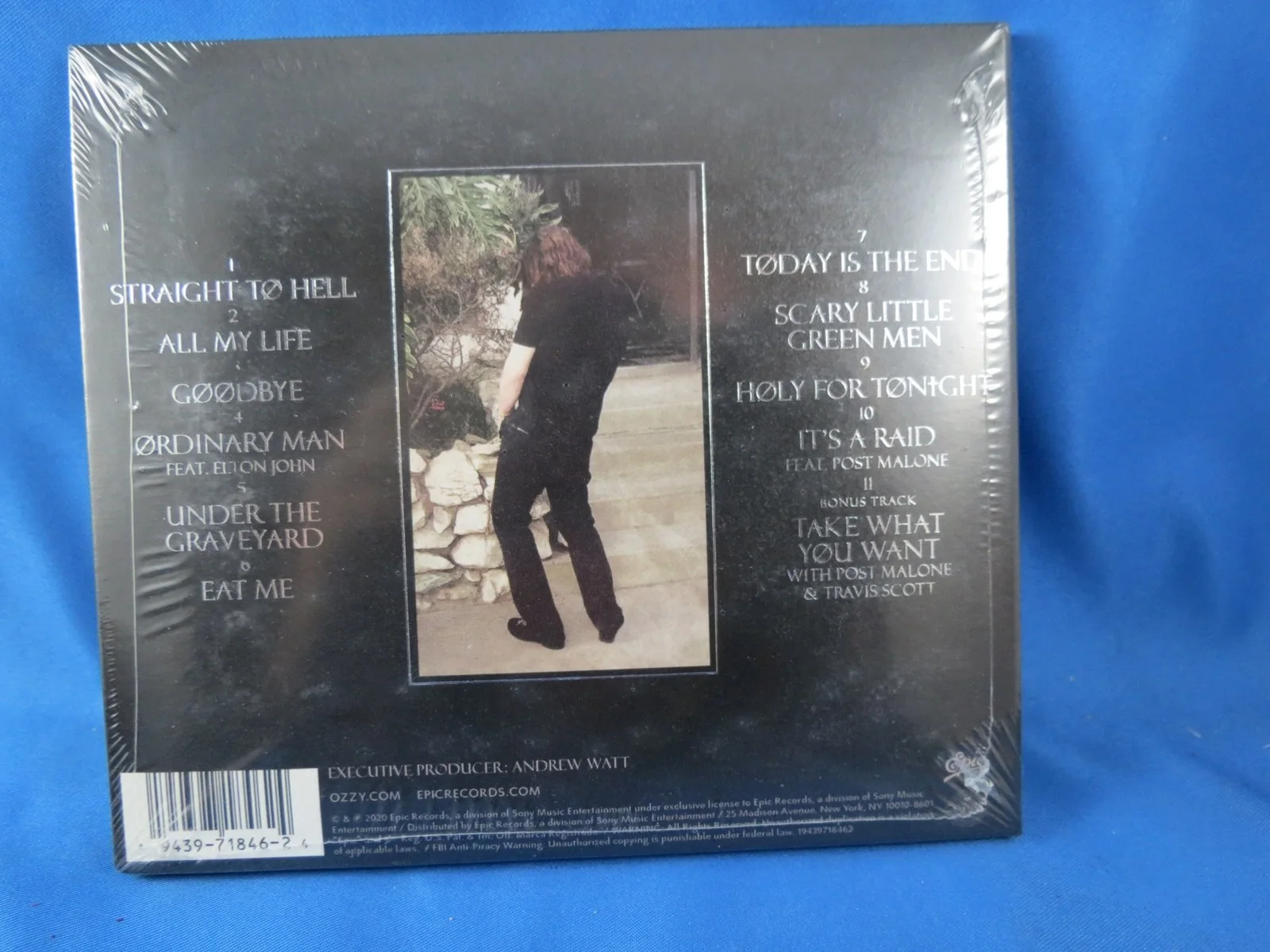 OZZY OSBOURNE SIGNED ORDINARY MAN CD BOOKLET autograph Black Sabbath photo, изображение 2
