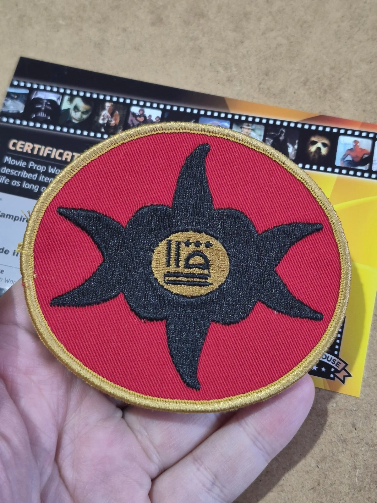 BLADE 2 PROP - VAMPIRE GLYPH SECURITY GUARD PATCH - MARVEL. WITH COA., изображение 2