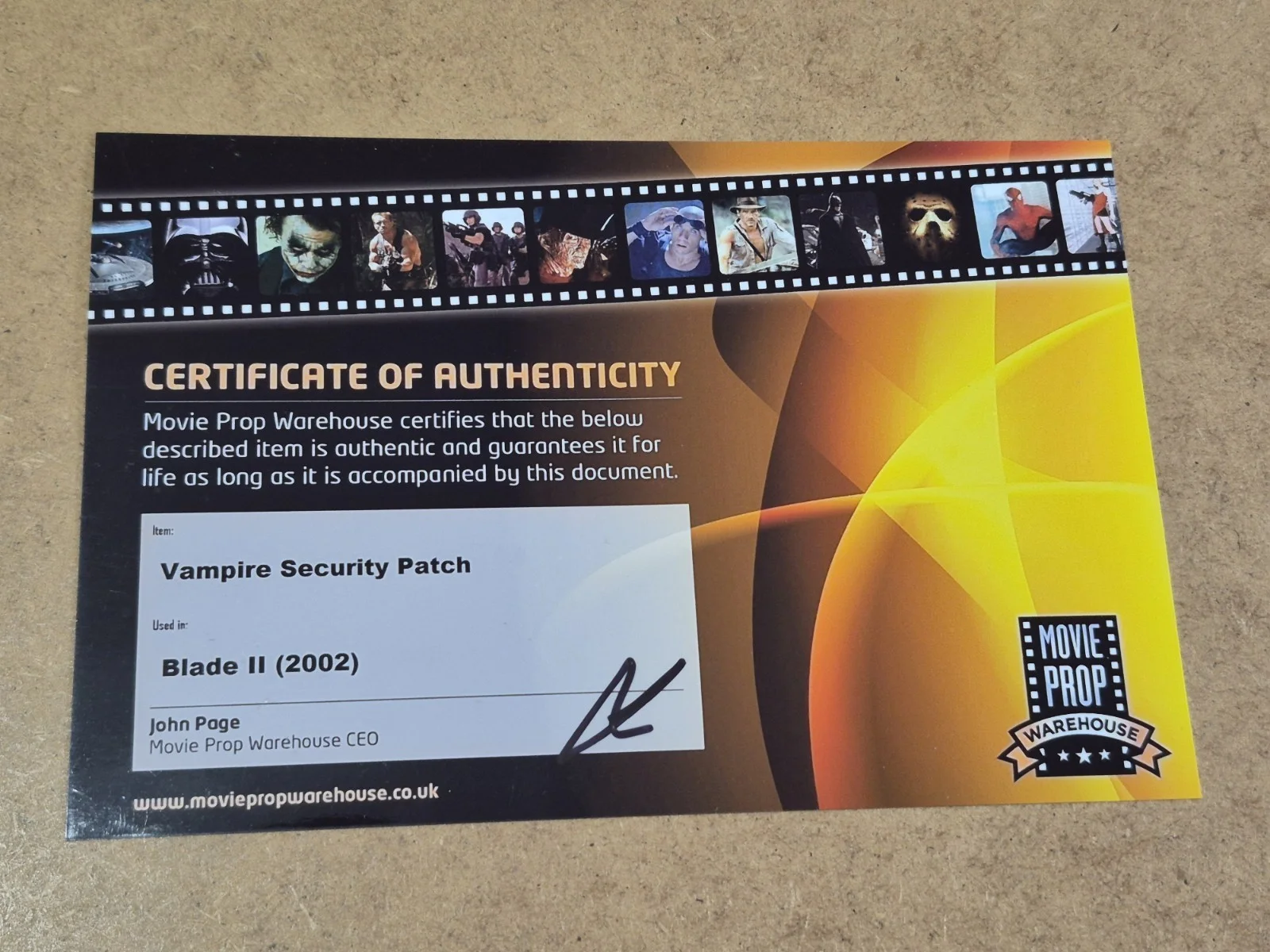 BLADE 2 PROP - VAMPIRE GLYPH SECURITY GUARD PATCH - MARVEL. WITH COA., изображение 4