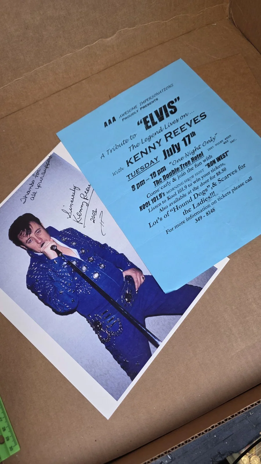Framed Autographed Photo of Elvis Tribute Artist Kenny Reeves + Show Flyer (2007, изображение 2