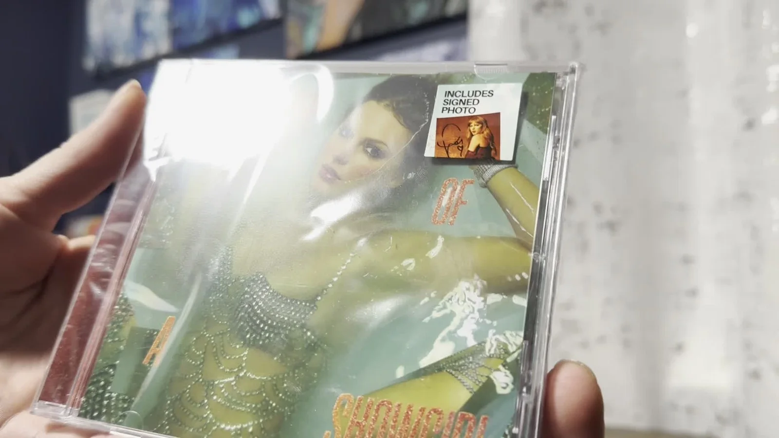 Taylor Swift The Life Of A Showgirl CD w/Hand Signed Photo 3 - Detached Heart, изображение 2