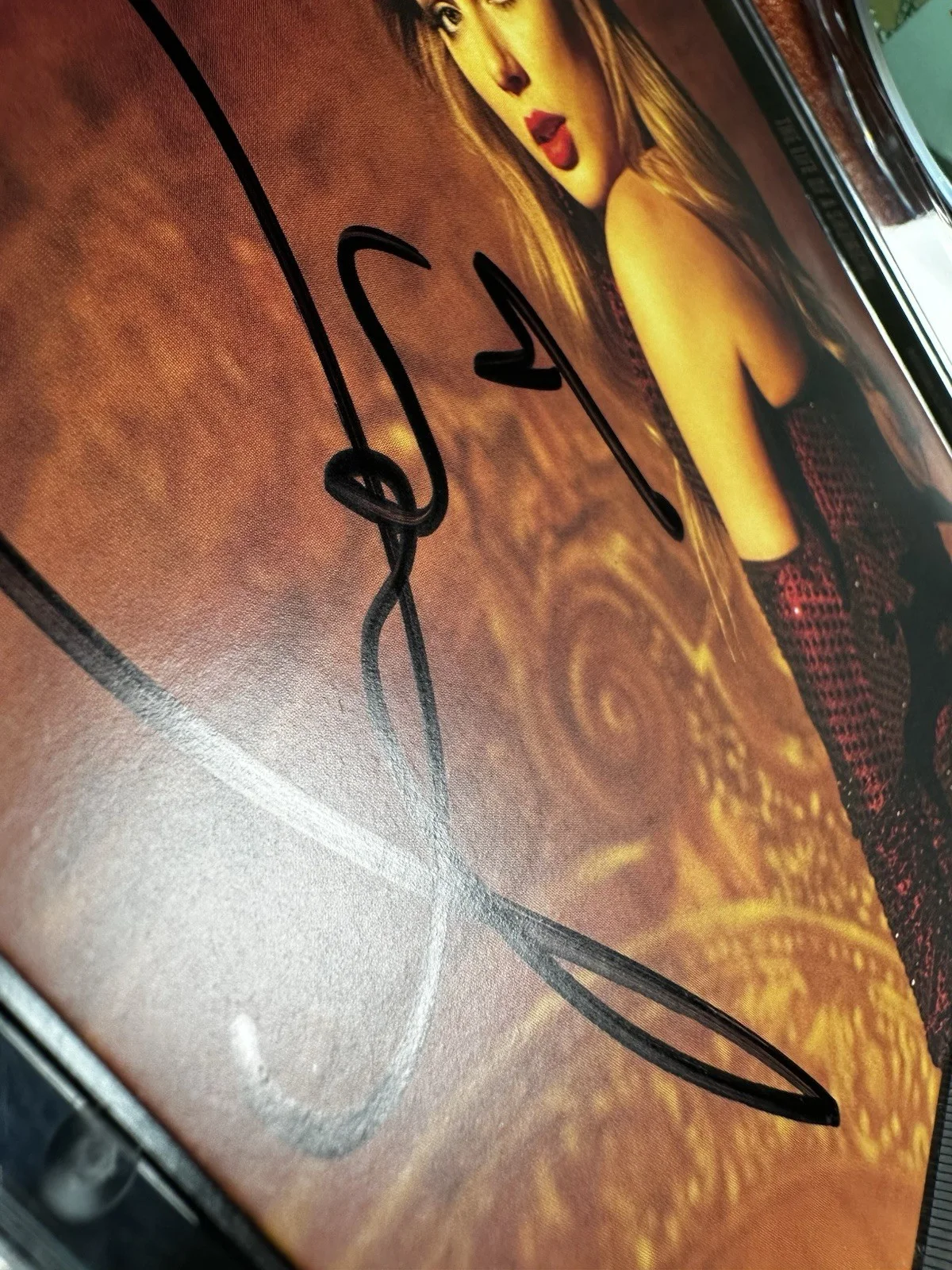 Taylor Swift The Life Of A Showgirl CD w/Hand Signed Photo 3 - Detached Heart, изображение 4
