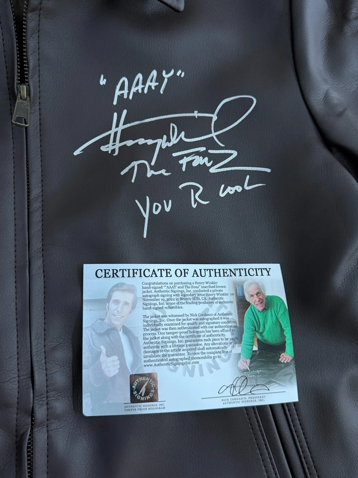 Henry Winkler — Henry Winkler "The Fonz" Autographed Jacket ASI Proof AAAY, YOU ARE COOL Insc, изображение 2