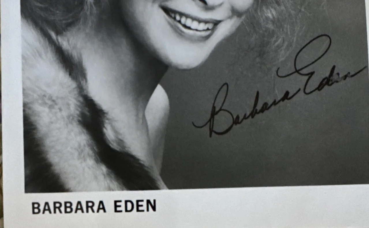 BARBARA EDEN I DREAM OF JEANNIE SIGNED 8x10 Early Photo VG+ HARPER VALLEY PTA, изображение 2