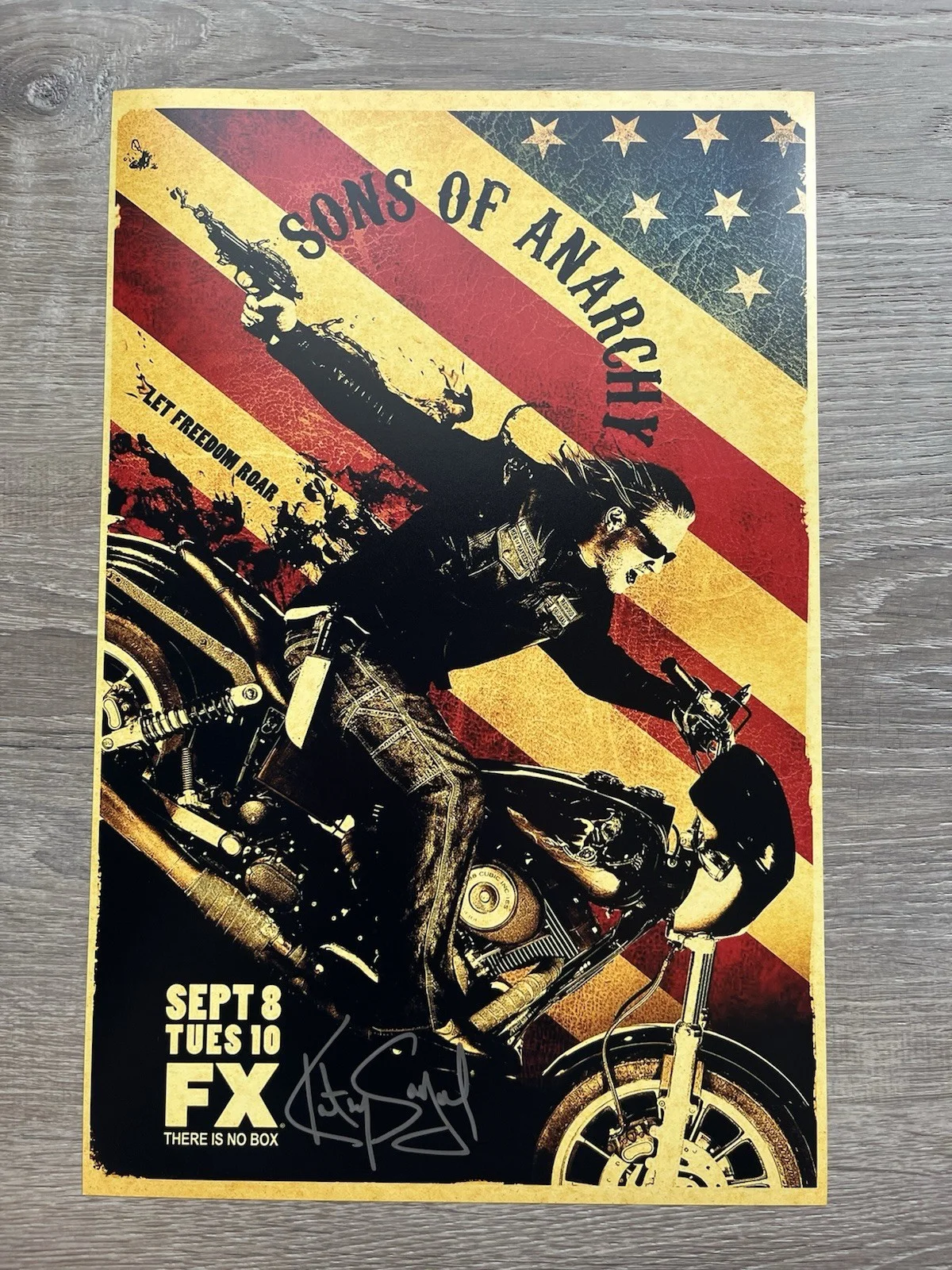 Katey Sagal — Katey Sagal Signed Gemma 11x17 Photo JSA COA Sons Of Anarchy SOA, изображение 2