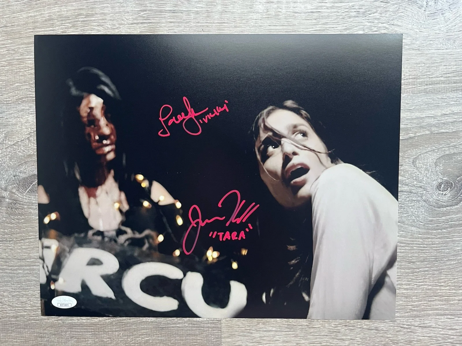 Samantha Scaffidi — Samantha Scaffidi Jenna Kanell Signed Terrifier 11x14 Photo JSA Art The Clown, изображение 2