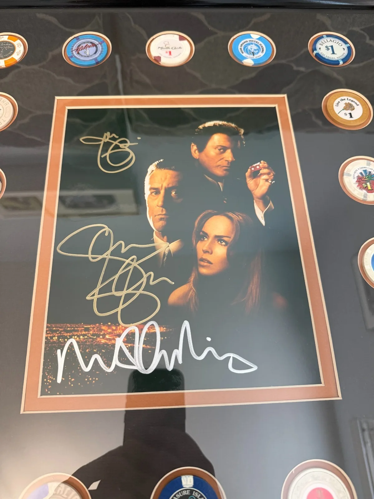 DeNiro, Stone, Pesci — Exhibición de película de casino enmarcada autografiada (Pesci, Stone, De Niro) con fichas de casino, изображение 3