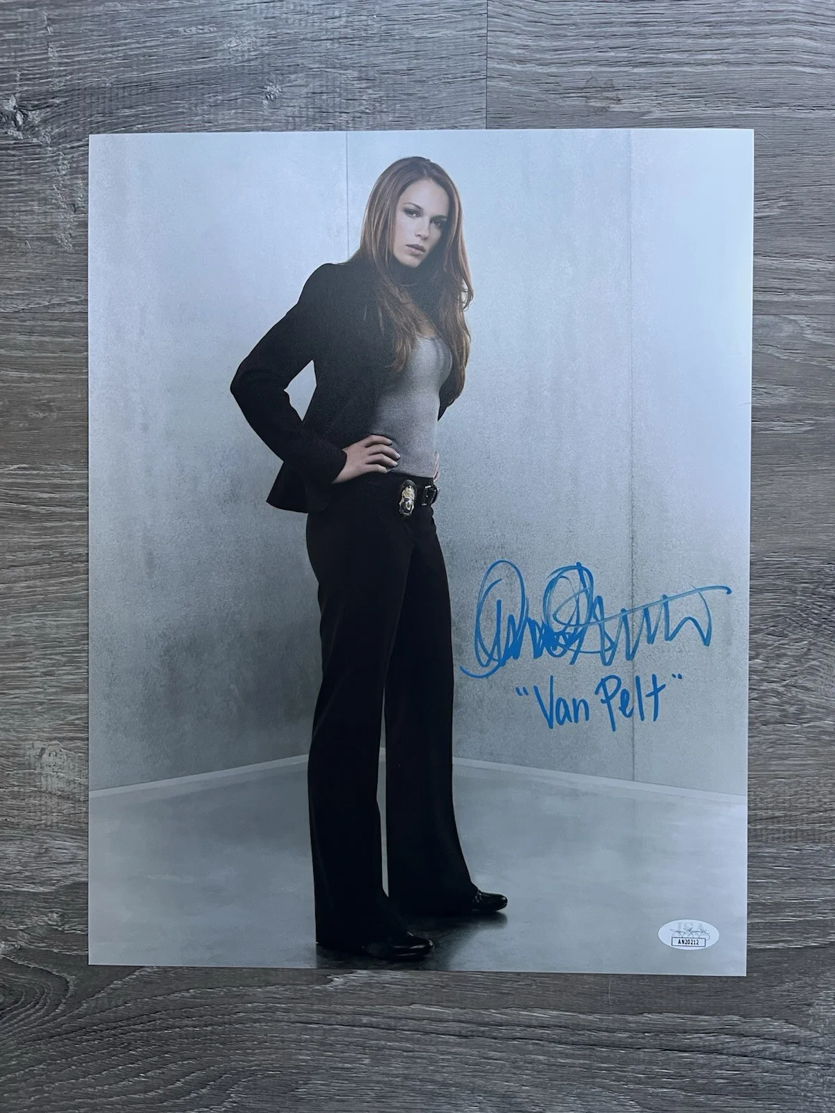 Amanda Righetti — Amanda Righetti Signed Mentalist 11x14 Photo JSA COA Grace Van Pelt, изображение 2