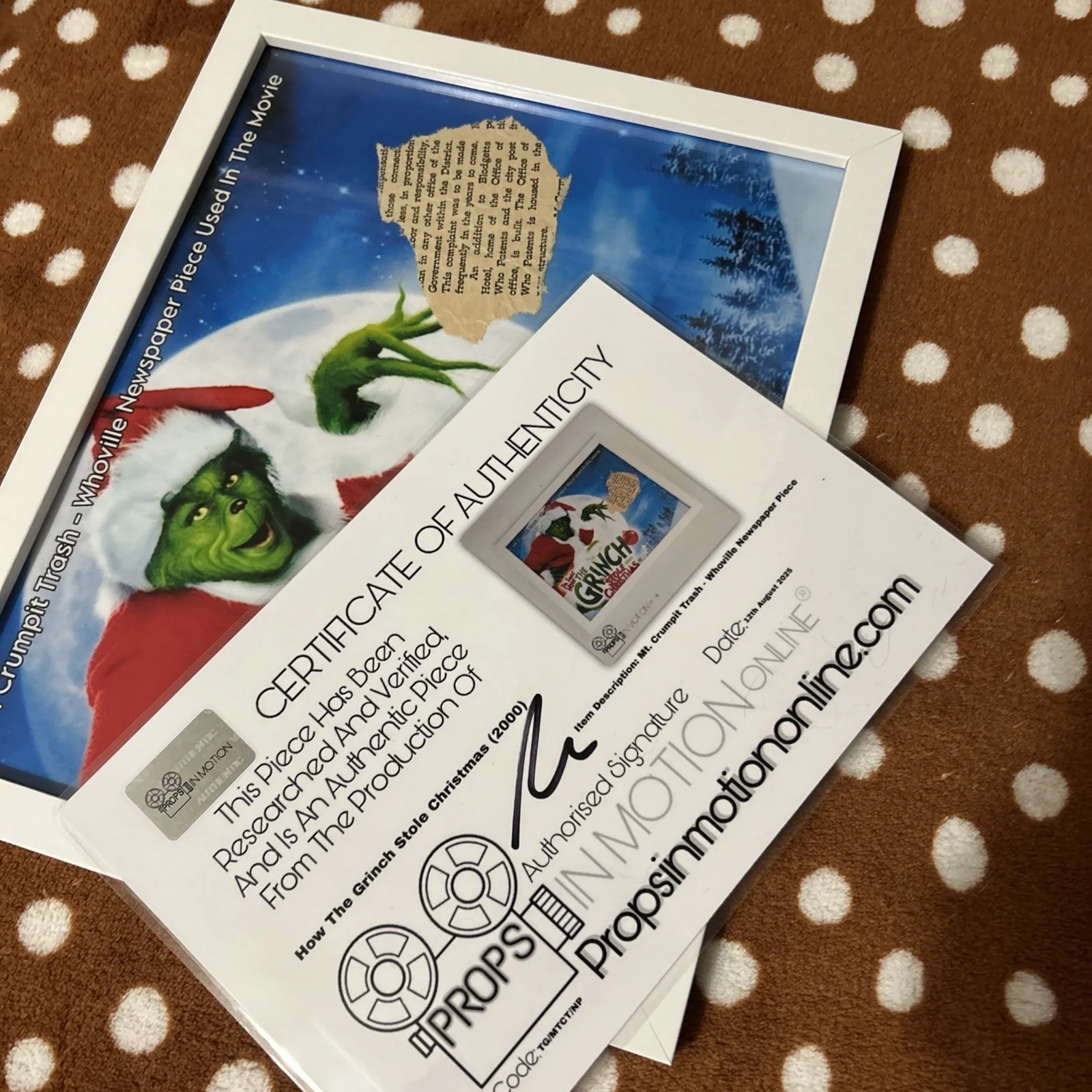 The Grinch Whoville Newspaper Screen Used Movie Prop Film TV COA Rare Jim Carrey, изображение 3