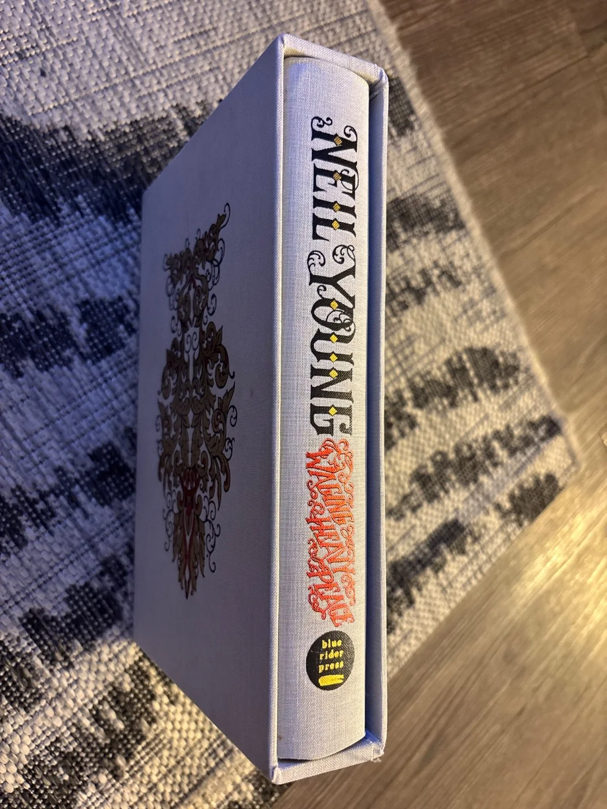 NEIL YOUNG SIGNED AUTOGRAPHED WAGING HEAVY PEACE HARDCOVER BOOK /1500 EDITION, изображение 4