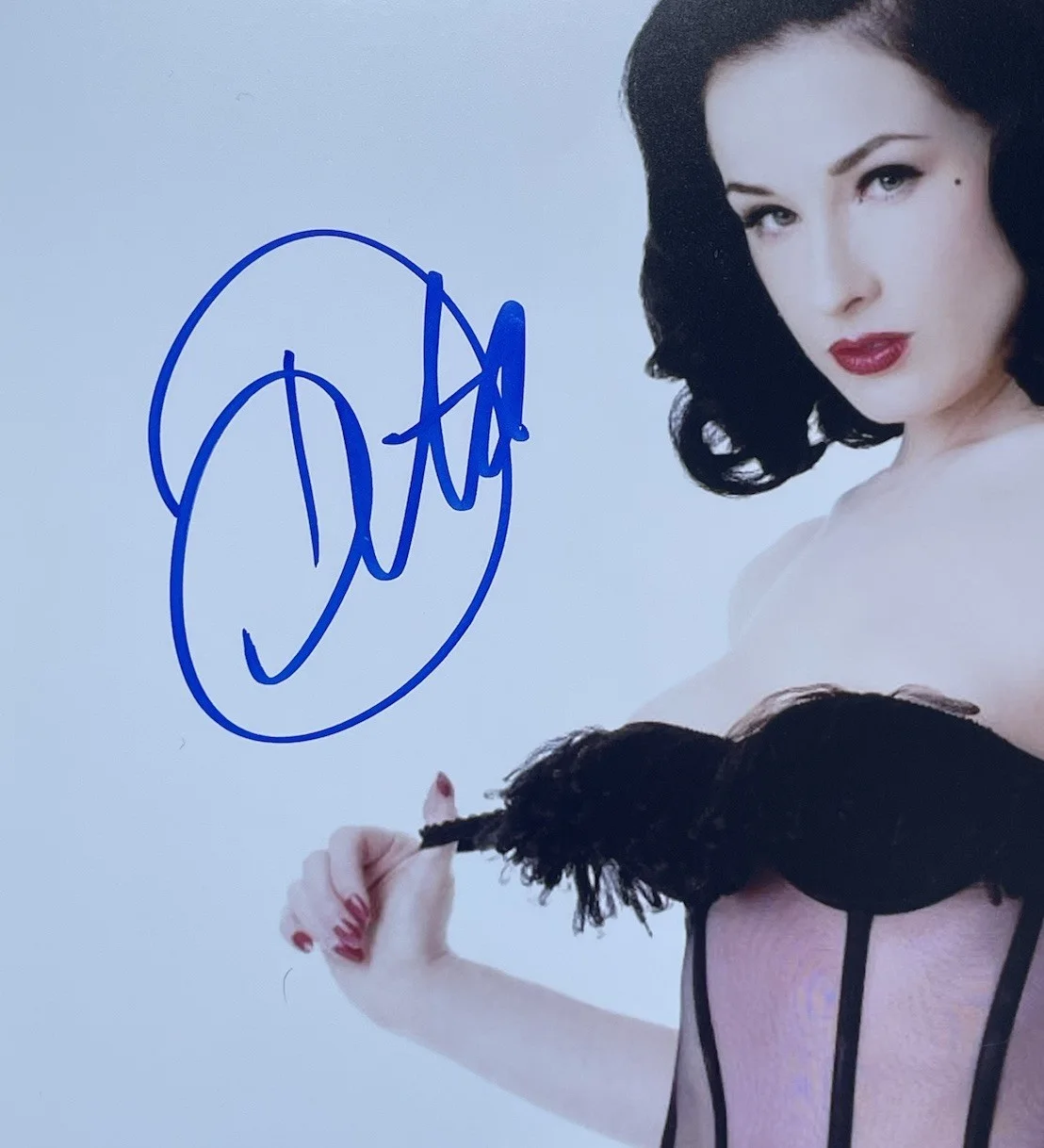 Dita Von Tease — Dita Von Tease hand signed 11x14 Photo Beckett authenticated Burlesque Model, изображение 2