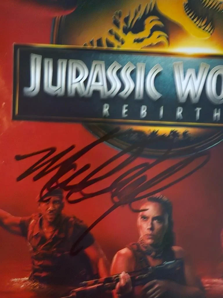 SCARLETT JOHANSSON MAHERSHALA ALI, JONATHAN BAILE — SCARLETT JOHANSSON ALI & JONATHAN BAILEY 3X SIGNED JURASSIC WORLD 8X10 PHOTO COA, изображение 3