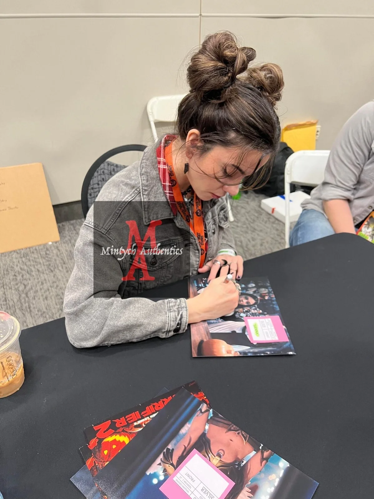 Lauren LaVera — Lauren Lavera autographed signed 11x14 model pose photo Terrifier Sienna Beckett, image 2