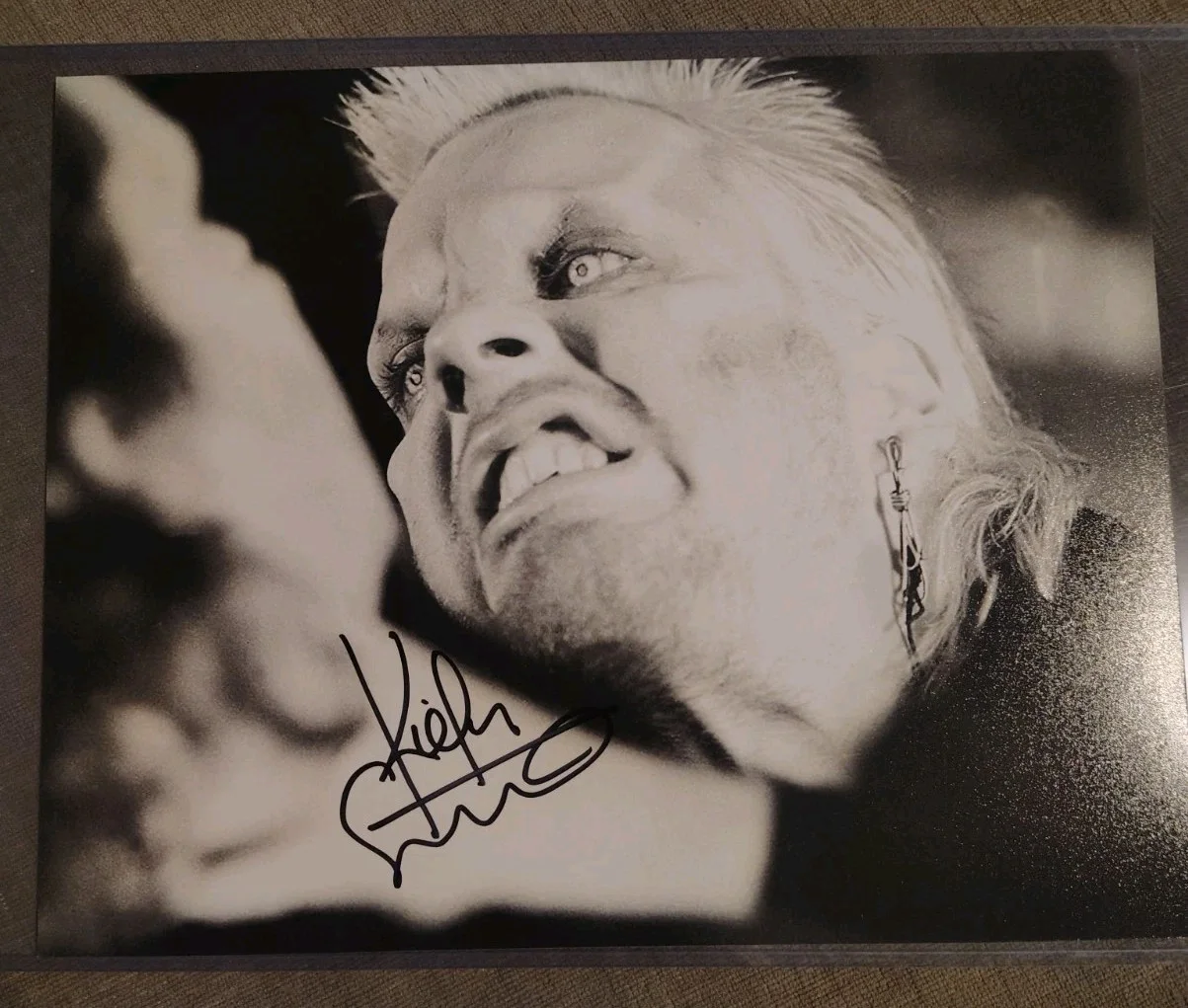 Kiefer Sutherland — KIEFER SUTHERLAND SIGNED 8x10 Photo THE LOST BOYS JSA COA Horror David