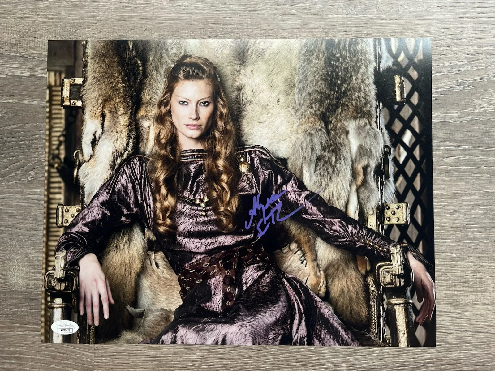 Alyssa Sutherland — Alyssa Sutherland Signed Vikings 11x14 Photo Aslaug JSA COA, image 2