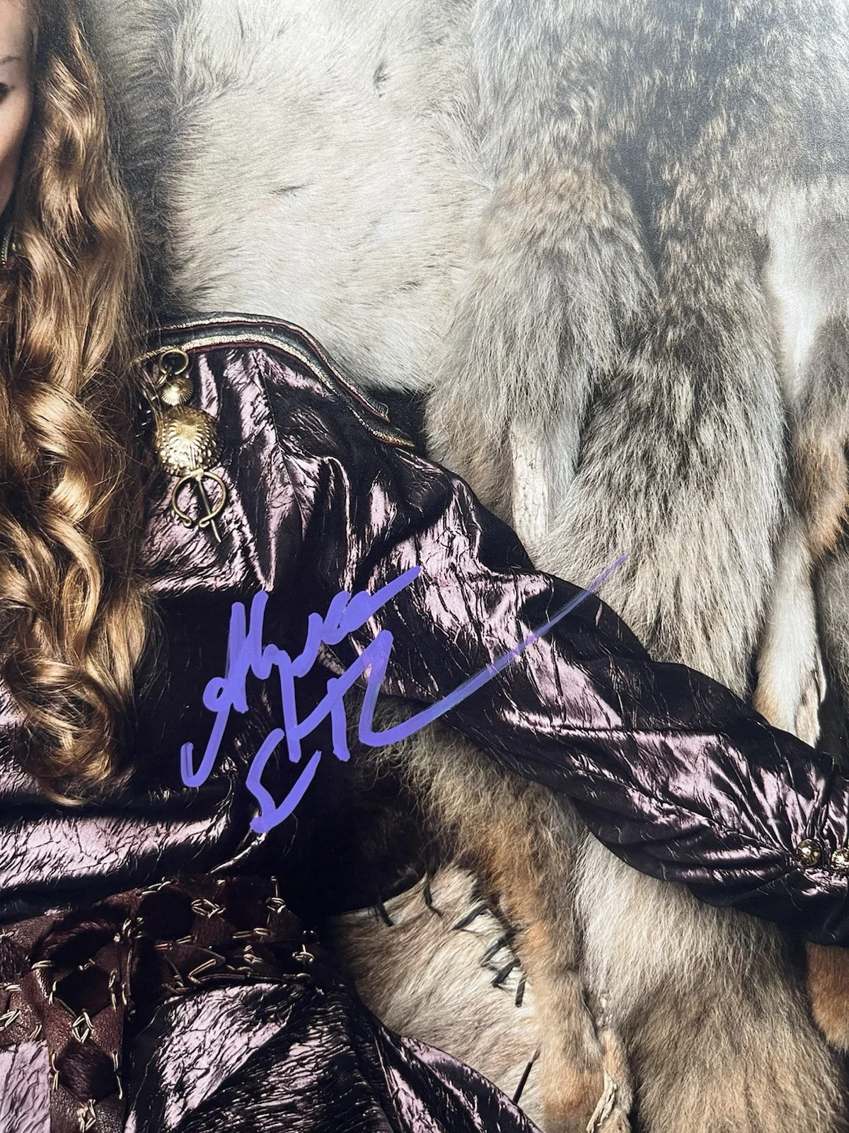 Alyssa Sutherland — Alyssa Sutherland Signed Vikings 11x14 Photo Aslaug JSA COA, image 4