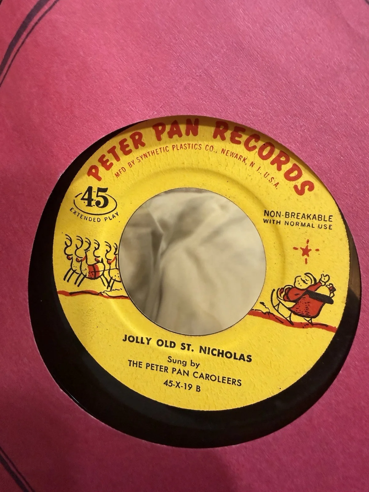 JOLLY OLD ST NICHOLAS THE CAROLEERS WITH THE PETER PAN ORCHESTRA VINYL 45 RECORD, image 2