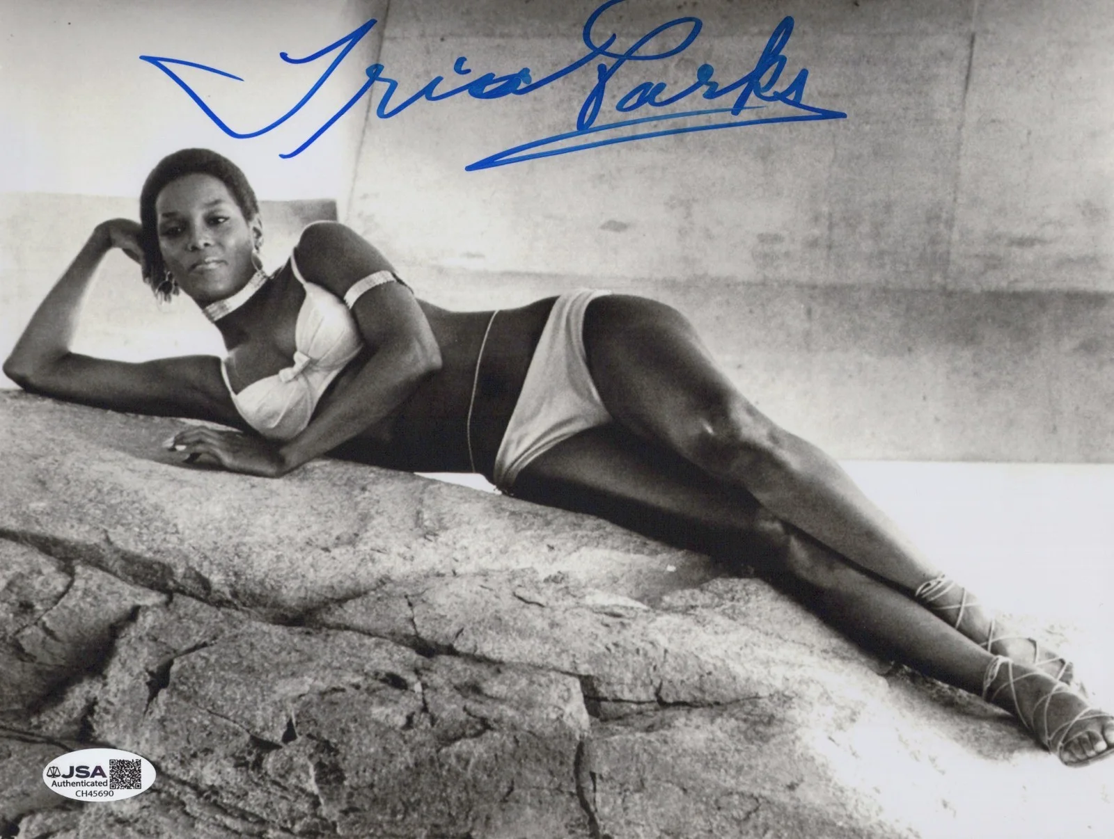 Trina Parks — TRINA PARKS Signed DIAMONDS ARE FOREVER 8x10 Photo BOND 007 Autograph JSA COA