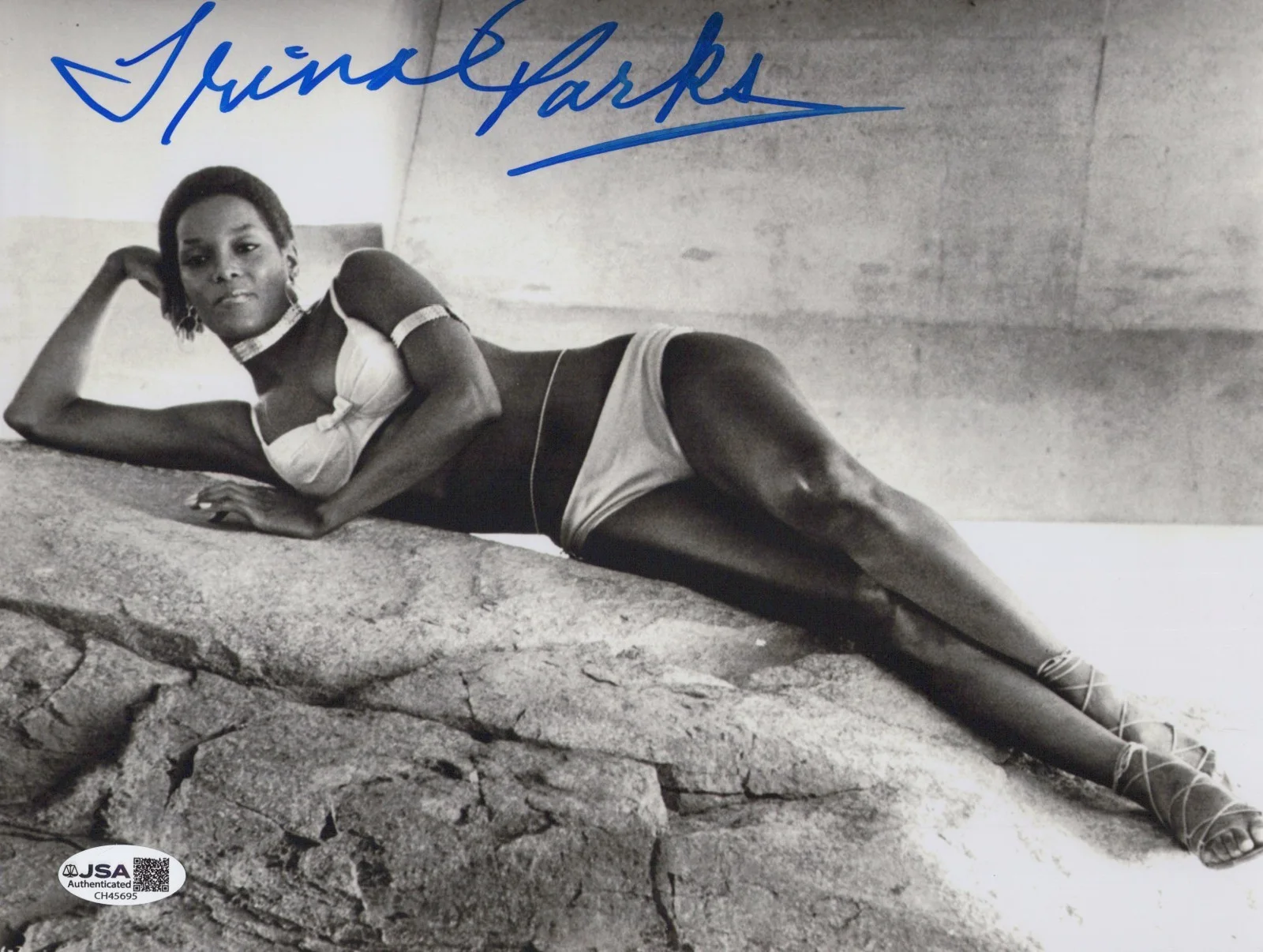 Trina Parks — TRINA PARKS Signed DIAMONDS ARE FOREVER 8x10 Photo BOND 007 Autograph JSA COA
