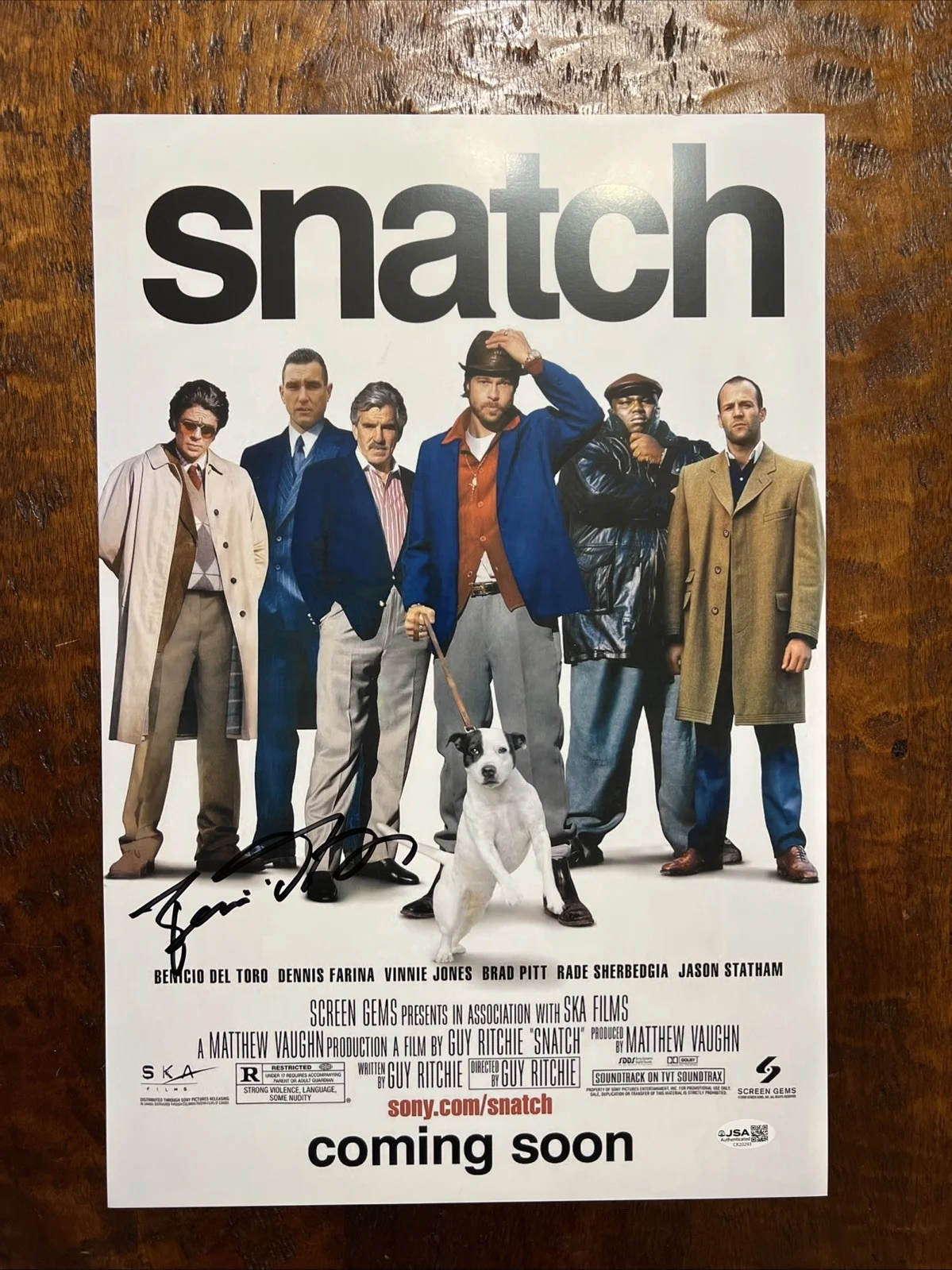 Benicio Del Toro — Benicio Del Toro Signed 12x18 Snatch Movie Poster JSA Coa Autographed
