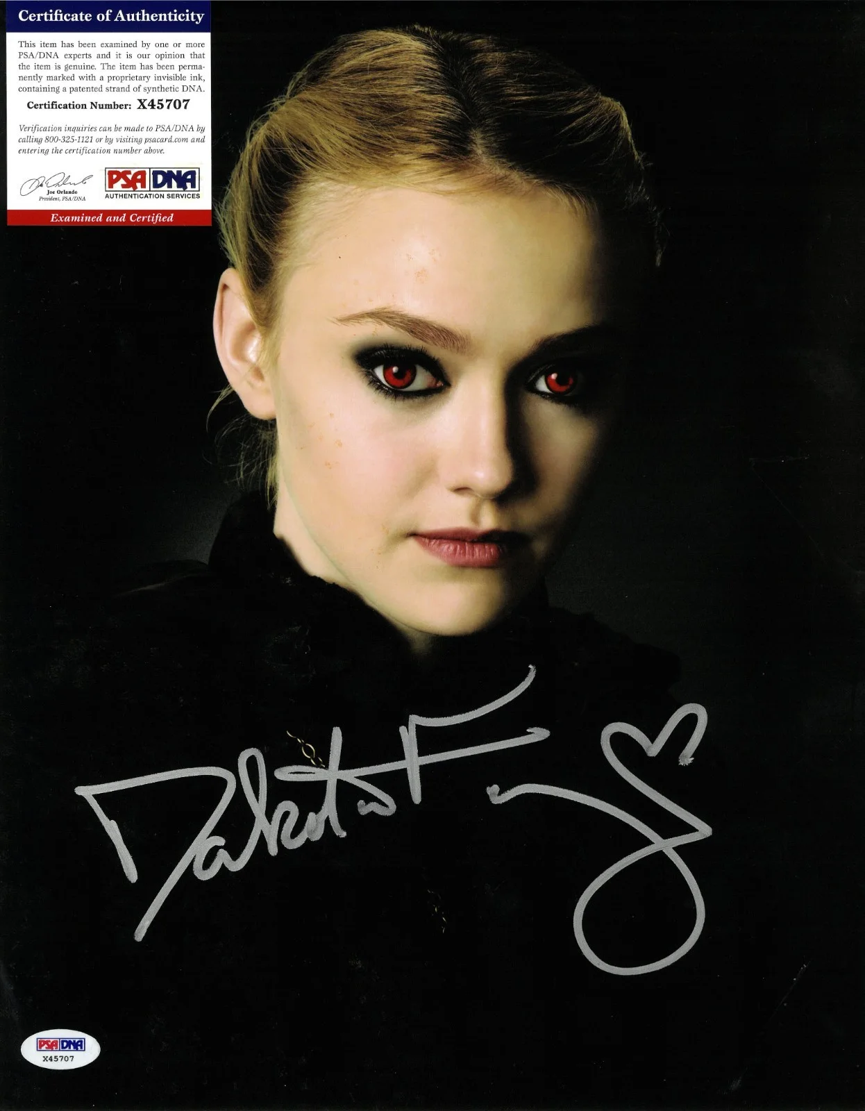 Dakota Fanning — Dakota Fanning Signed 11x14 Photo Autographed PSA/DNA COA Twilight Saga, image 2