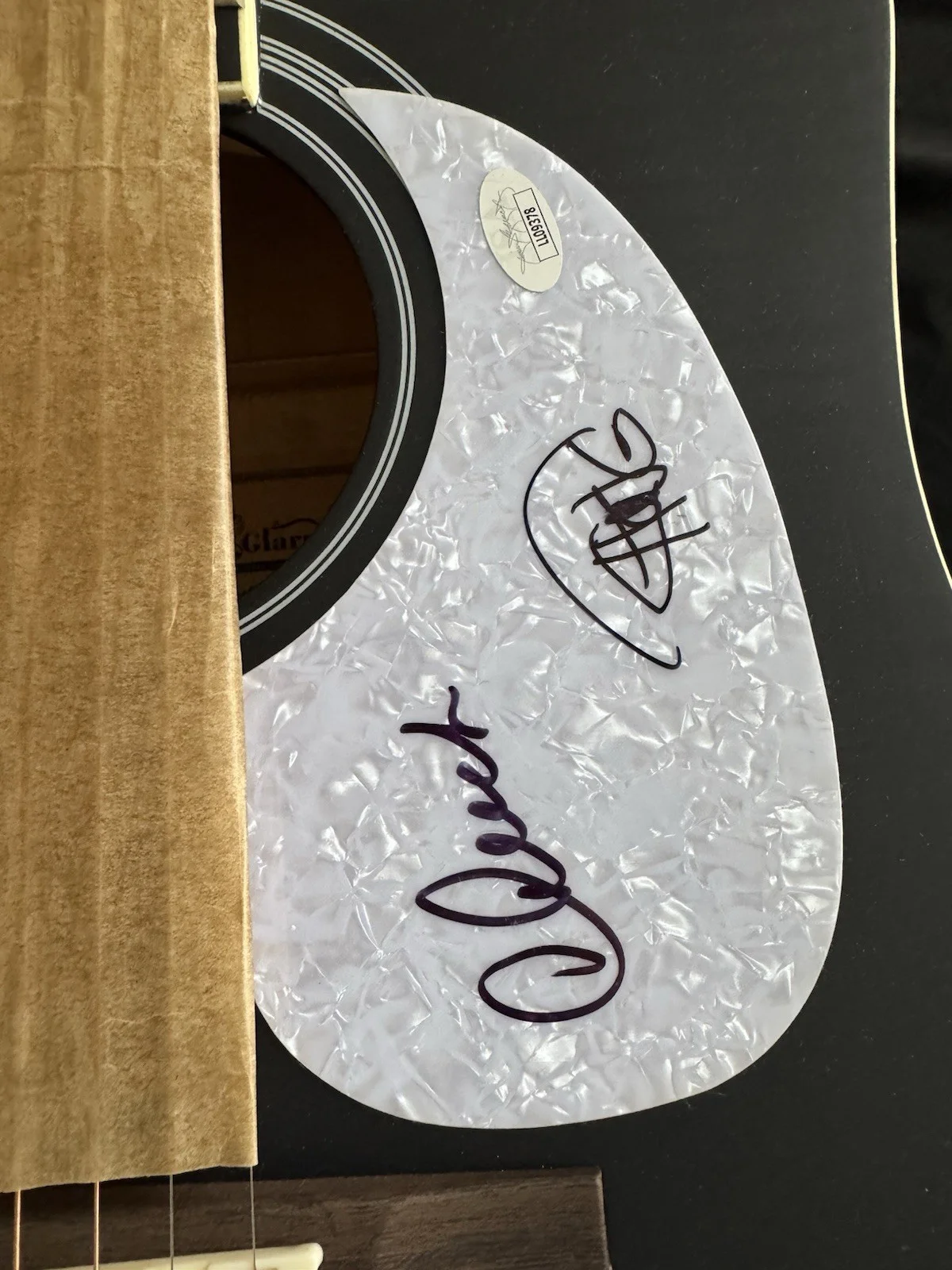 Cheech Marin, Tommy Chong — Cheech Marin and Tommy Chong Signed Autograph Black Custom Guitar JSA COA, изображение 2