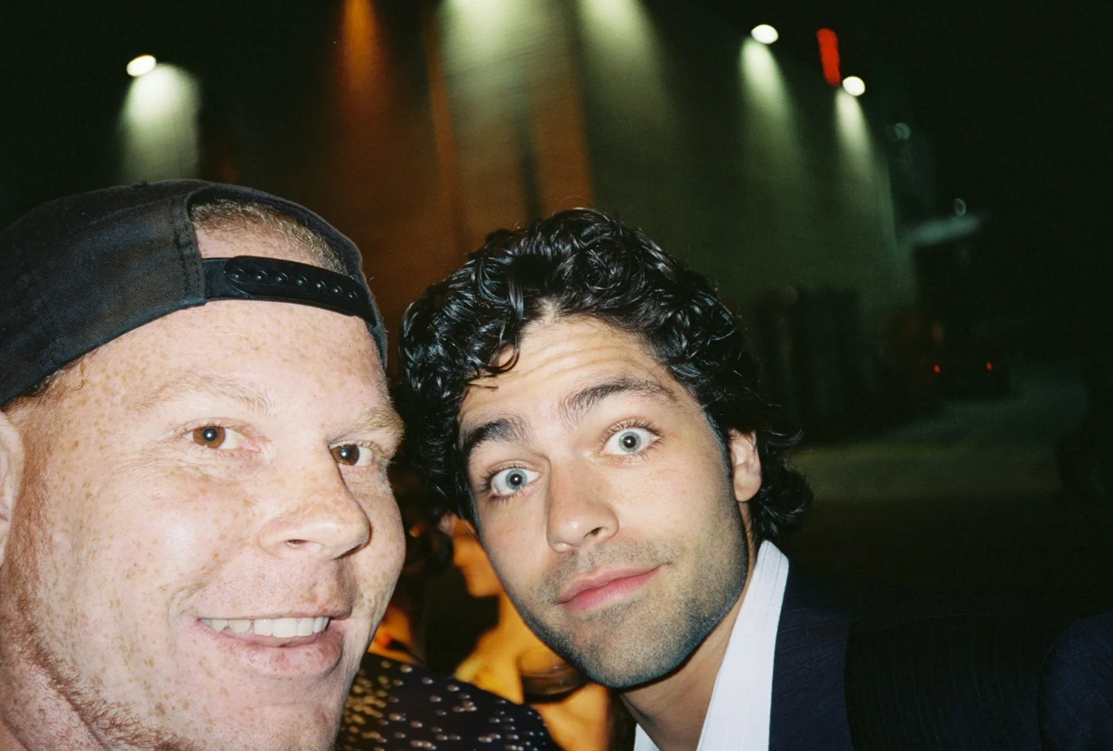 ADRIAN GRENIER/KEVIN CONN/JEREMY PIVEN/JERRY FERRARA/KEVIN DILLON — Entourage matted signed index card with photo 18x24 #1 mat has a few blemishes, image 4