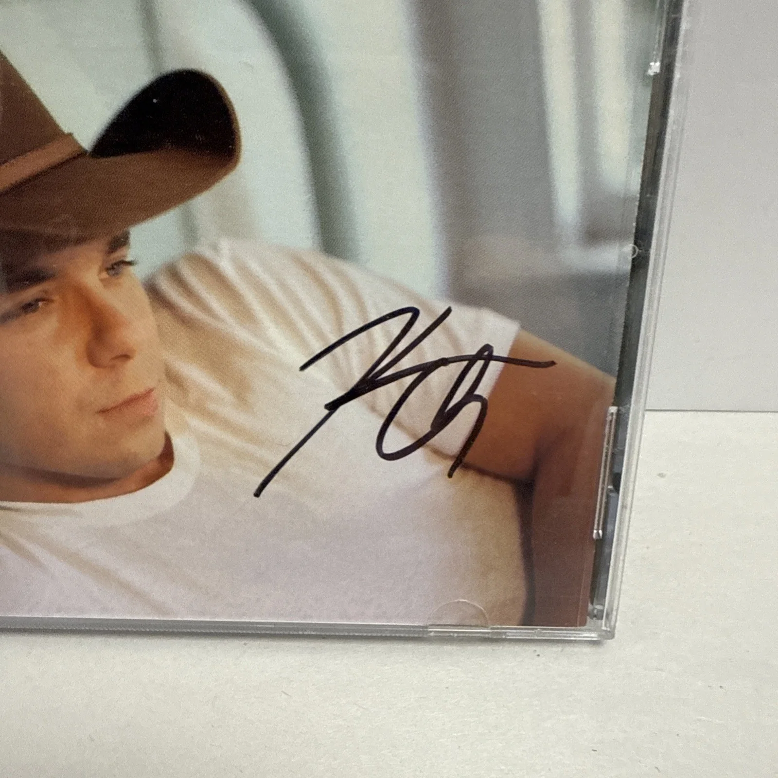 Kenny Chesney signed 1999 Everywhere We Go Album Booklet, изображение 2