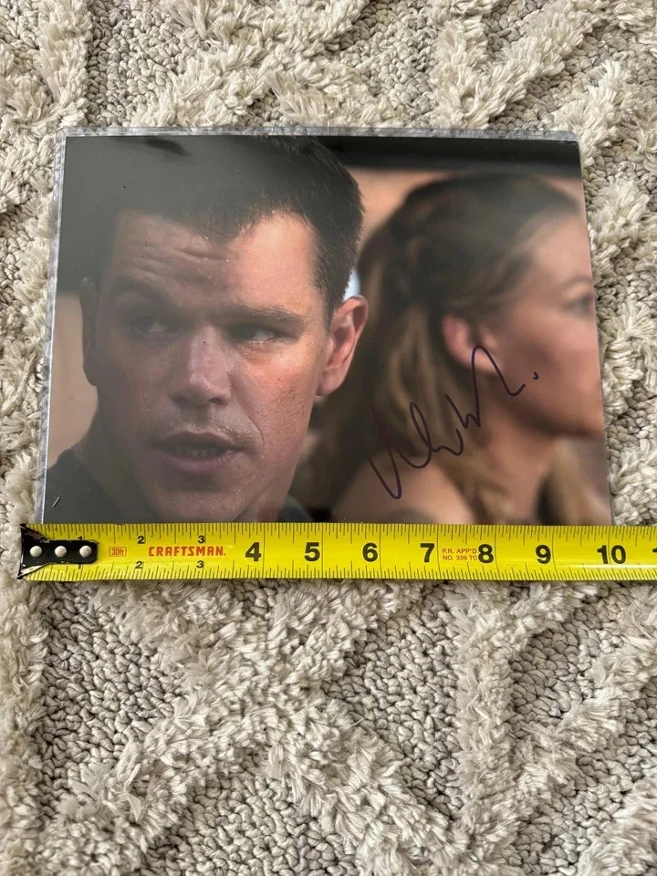 Matt Damon — The Bourne Identity (Franka Potente & Matt Damon) Signed Autograph 8x10 Photo, изображение 3