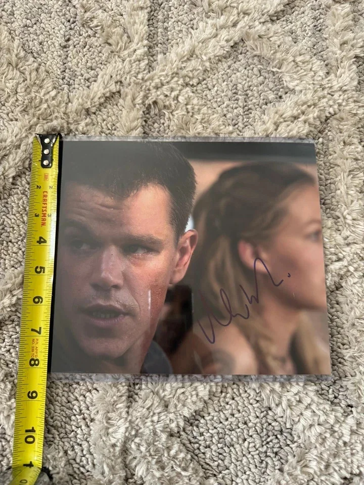 Matt Damon — The Bourne Identity (Franka Potente & Matt Damon) Signed Autograph 8x10 Photo, изображение 4