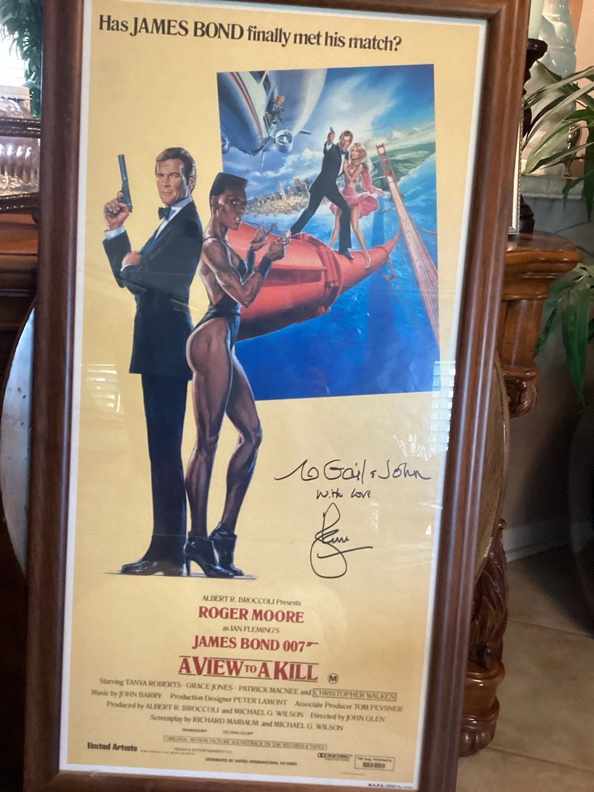 Roger Moore — James Bond A View To A Kill Insert Autographed By Roger Moore Framed!, image 2