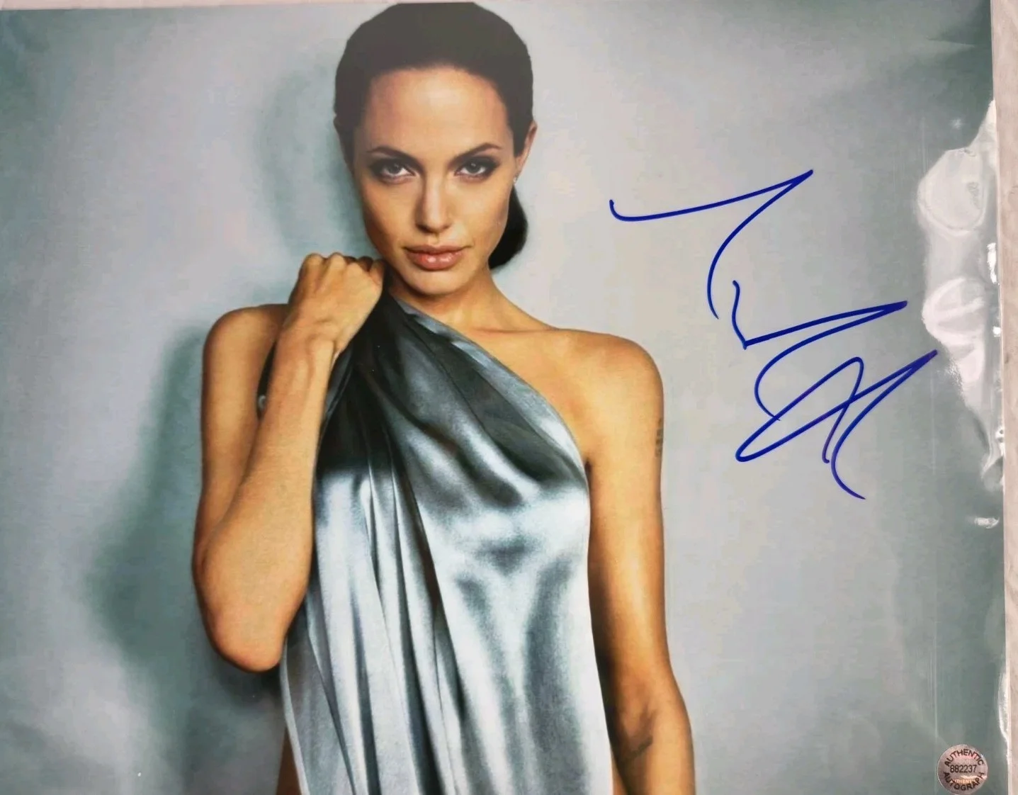 Angelina Jolie — Angelina Jolie Signed Autographed 8x10 Photo with COA/Matching Hologram Rare