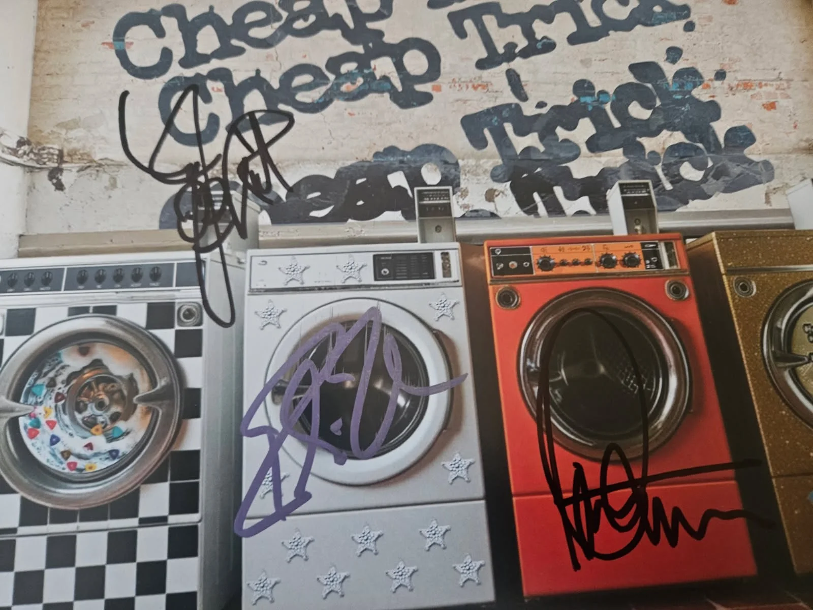 Cheap Trick autographed insert to Album All Washed Up JSA Certified, изображение 2