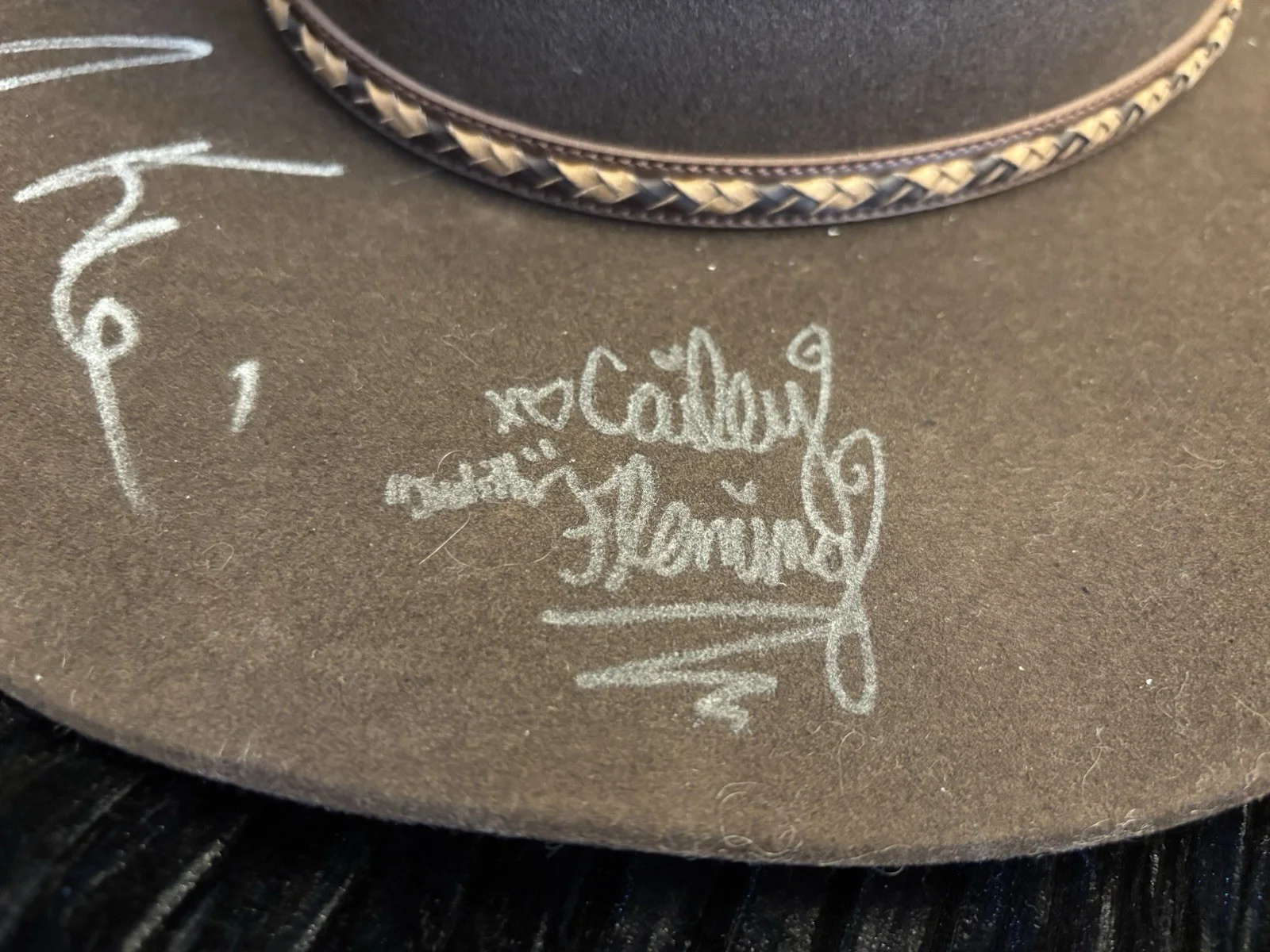 Andrew Lincoln, Chandler Riggs, Cailey Fleming — Walking Dead Andrew Lincoln "Rick, Carl & Judith Grimes” Signed x3 Sheriff’s Hat, изображение 5