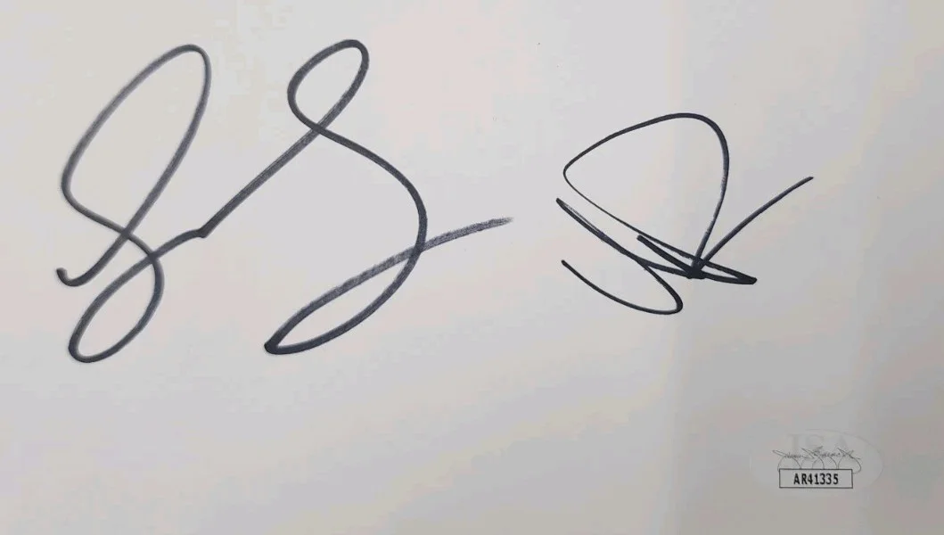Greta Gerwig margot Robbie — Margot Robbie Greta Gerwig Signed Autographed Barbie Script Cover JSA AR41335, image 2