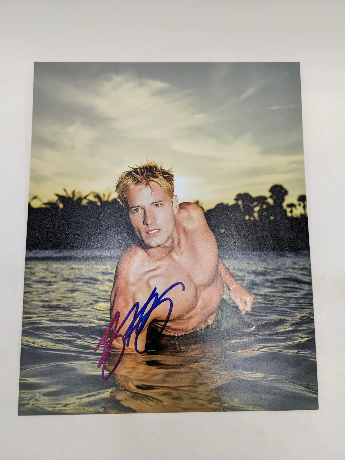 JUSTIN HARTLEY Authentic Hand-Signed "AQUAMAN" 8x10 Photo W/Unknown COA, изображение 2