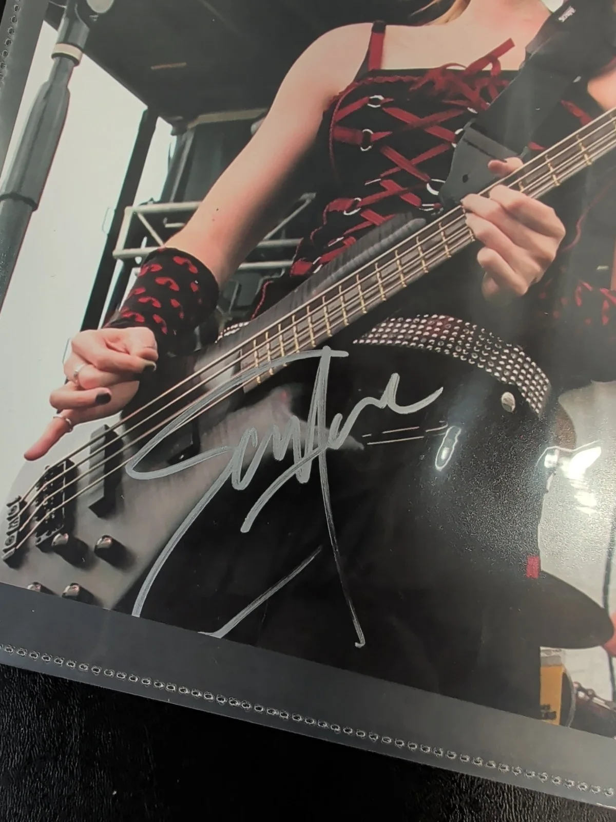 Emma Anzai Signed Autographed 8x10 Photo Sick Puppies Bassist (Evanescence), изображение 2