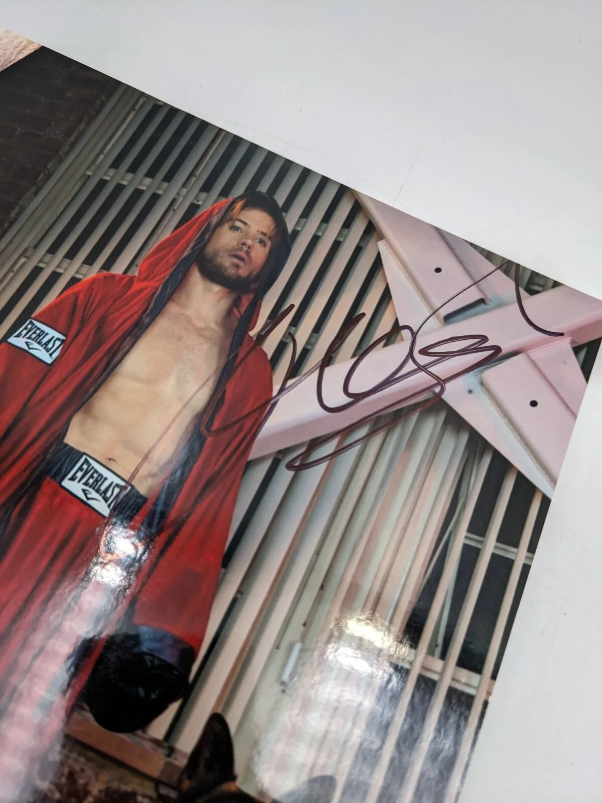 Trevor Donovan 90210 Actor Shirtless Boxing Robe Signed 8x10 Photo Autograph, изображение 3