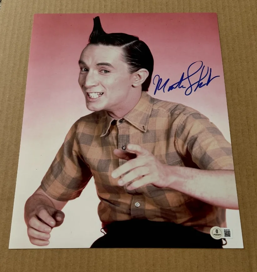 MARTIN SHORT — MARTIN SHORT SIGNED SNL ED GRIMLEY 11X14 PHOTO BECKETT COA HAND SIGNED