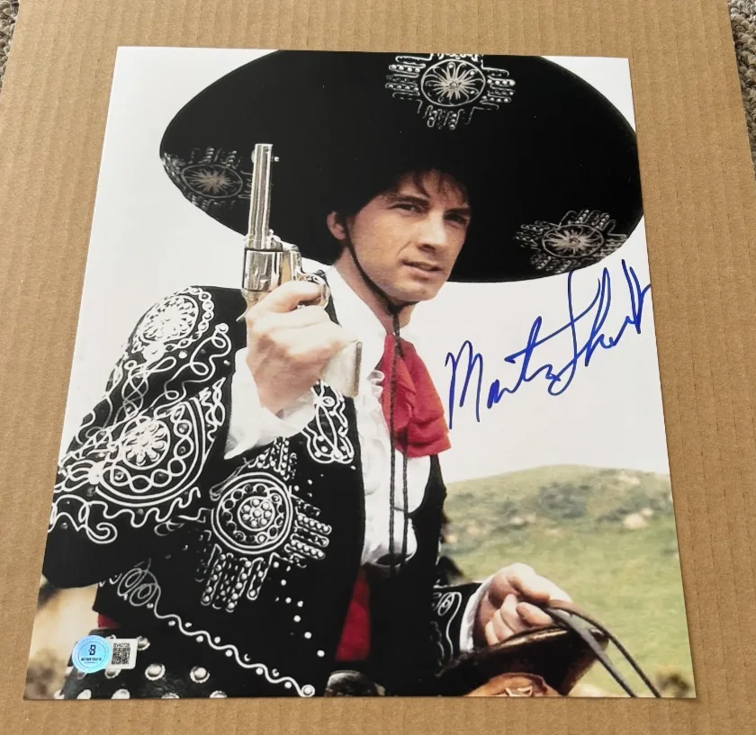 MARTIN SHORT — MARTIN SHORT SIGNED THREE AMIGOS 11X14 PHOTO BECKETT COA HAND SIGNED