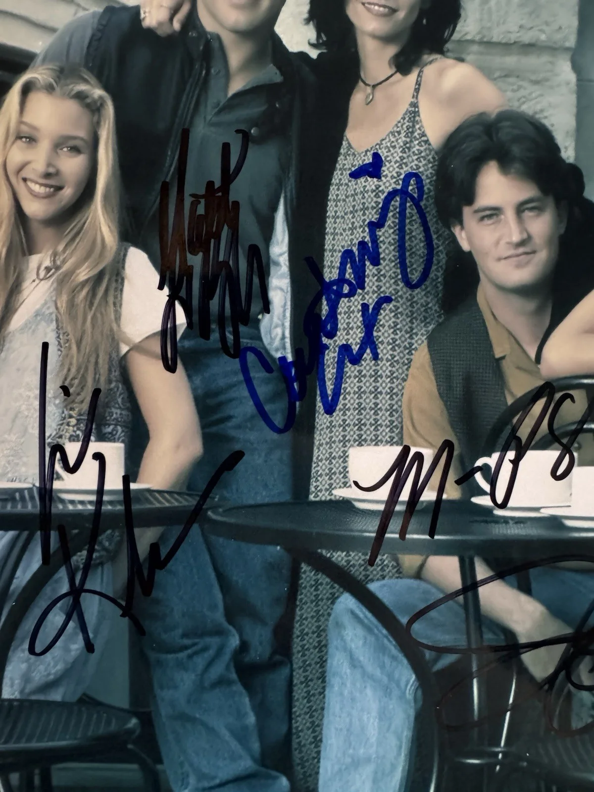 Friends Autographed Photo 8x10 W/COA Full Cast Aniston Matthew Perry Kudrow, image 2