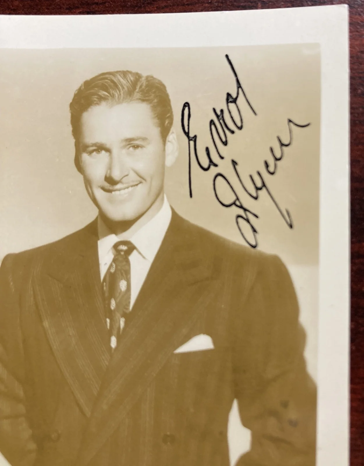 Errol Flynn — ERROL FLYNN-*Signed Photo*-Scarce-Vintage, изображение 2