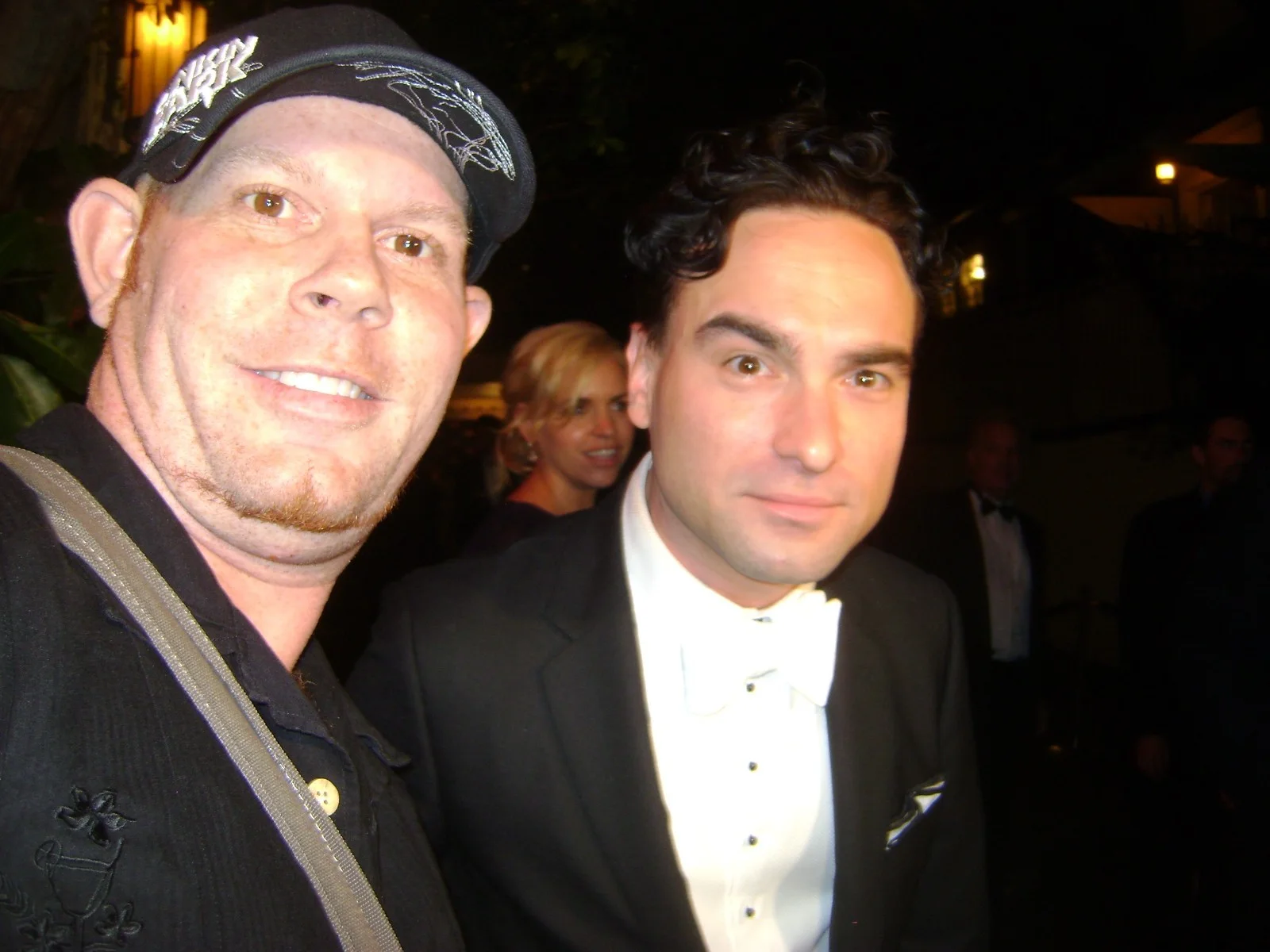 JOHNNY GALECKI — Johnny Galecki The Big Bang Theory matted signed index card with photo 11x17 #1, изображение 3