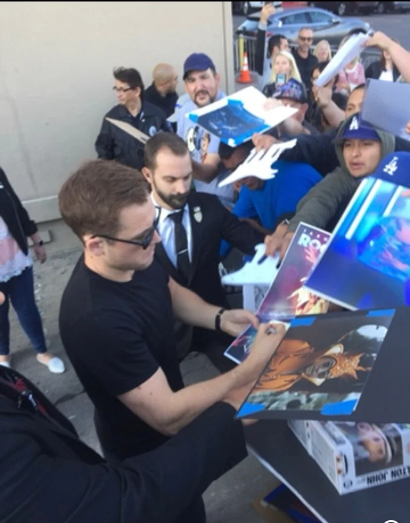 Taron Egerton — Taron Egerton Actor Rocketman Movie Signed LP Record Album Elton John PSA Proof, image 4