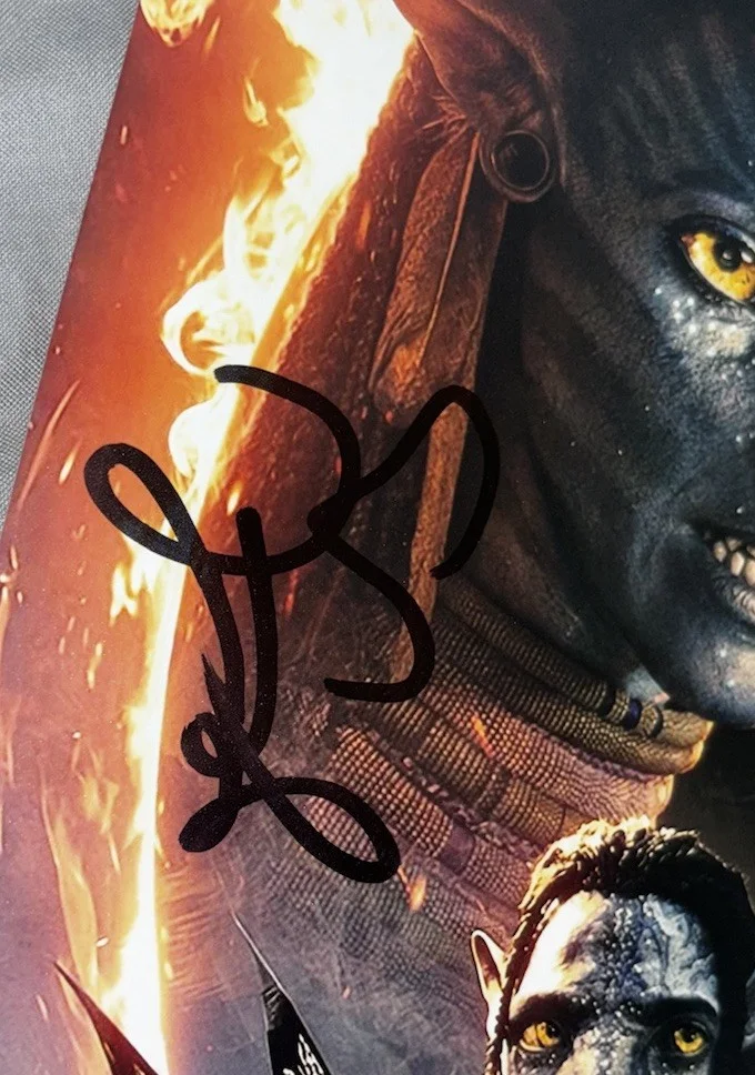 Zoe Saldana Signed 12x18 Photo Avatar Fire And Ash Neytiri, image 2