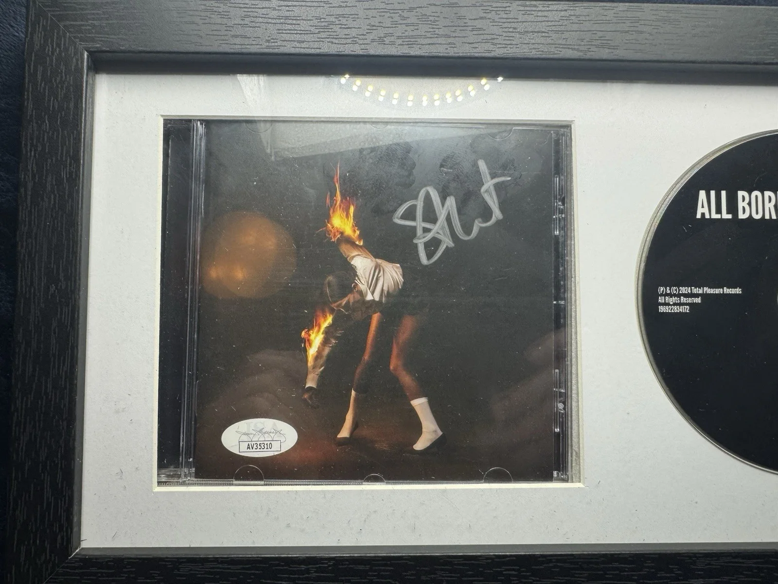 St. Vincent (Anne Clark) Signed "All Born Screaming" CD Album FRAMED (JSA COA), изображение 2