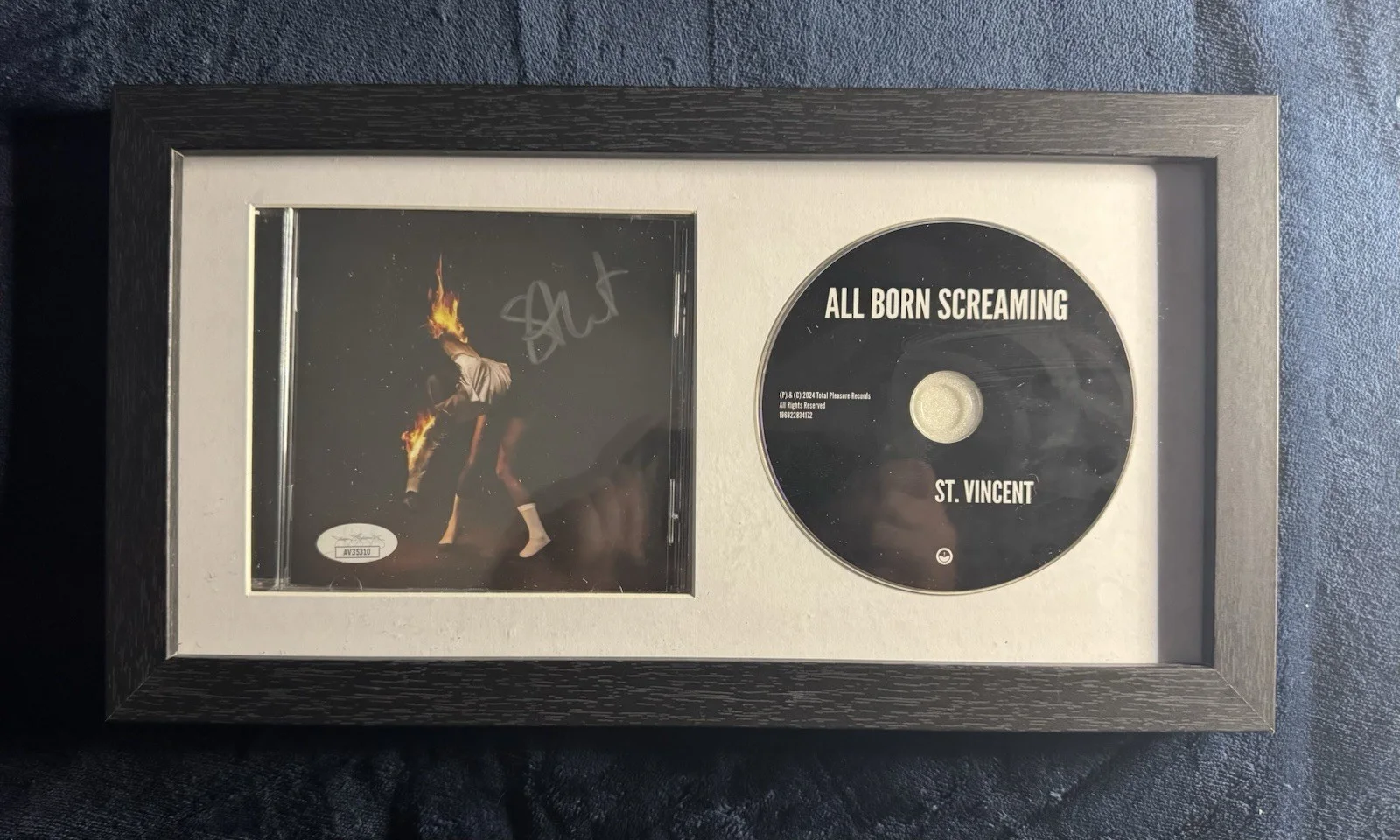 St. Vincent (Anne Clark) Signed "All Born Screaming" CD Album FRAMED (JSA COA), изображение 3