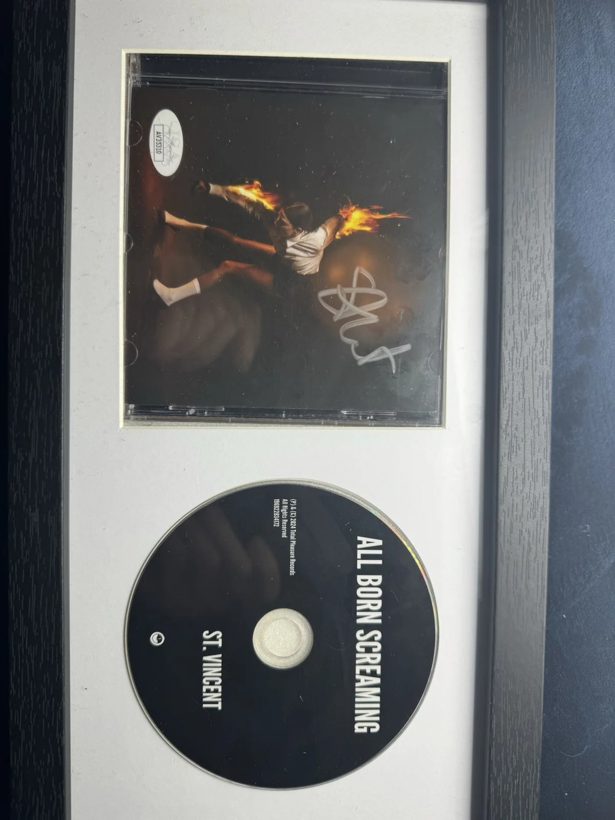 St. Vincent (Anne Clark) Signed "All Born Screaming" CD Album FRAMED (JSA COA), изображение 4