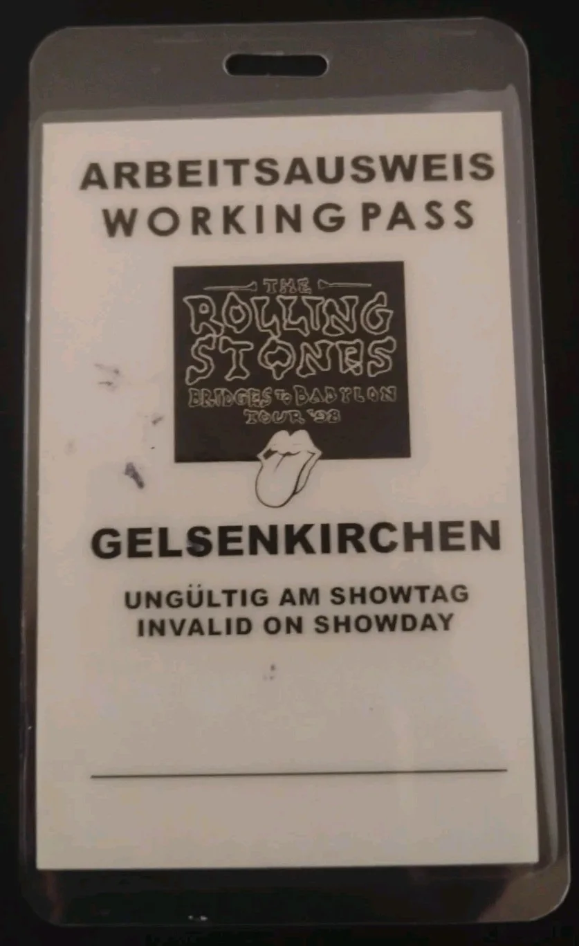 CHARLIE WATTS — CHARLIE WATTS ROLLING STONES DRUMS SIGNED AUTOGRAPH BRIDGES TO BABYLON TOUR PASS, изображение 3